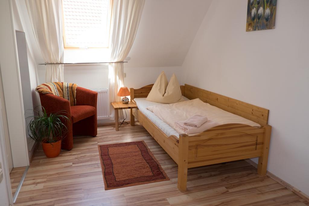 Landhotel Markthof Satemin Wustrow  Δωμάτιο φωτογραφία